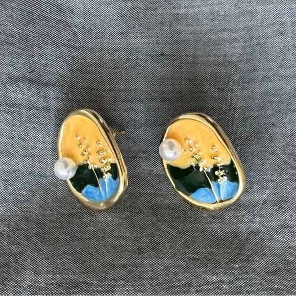 Floral Pattern Earring Style 1 - Picture 4 of 6